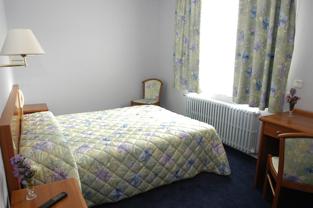 Contact Hotel De France Contres-Beauval-Cheverny Le Controis-en-Sologne Номер фото